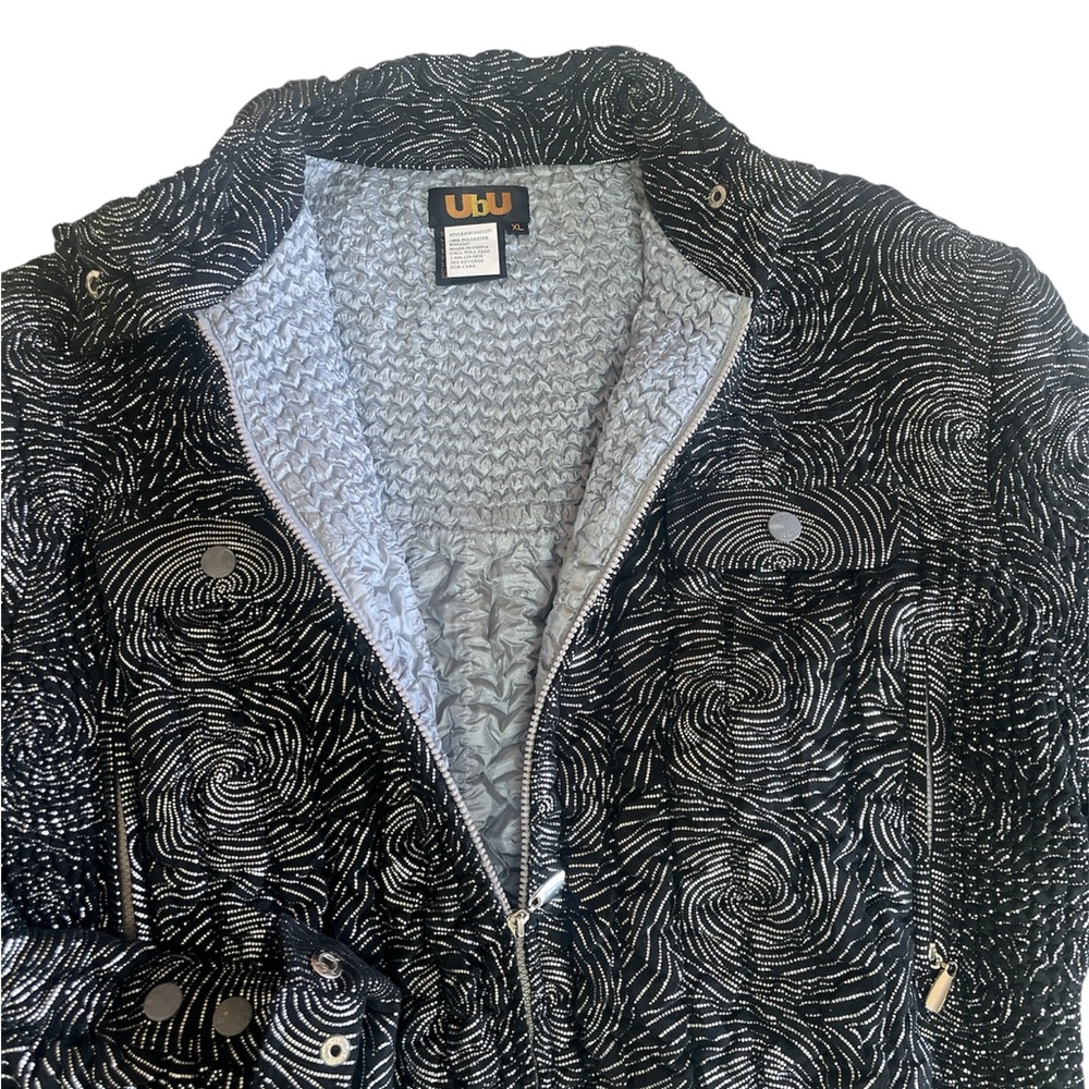 UbU Women's Black Crinkle Jacket with Silver Metallic Swirl-Print Design. Sz XL